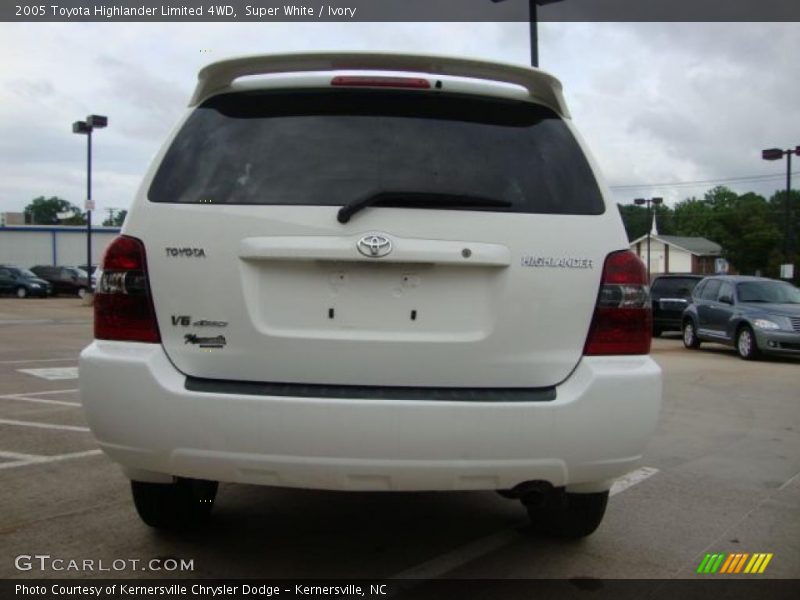 Super White / Ivory 2005 Toyota Highlander Limited 4WD