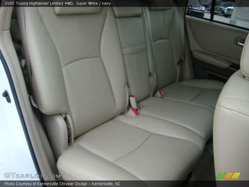 Super White / Ivory 2005 Toyota Highlander Limited 4WD