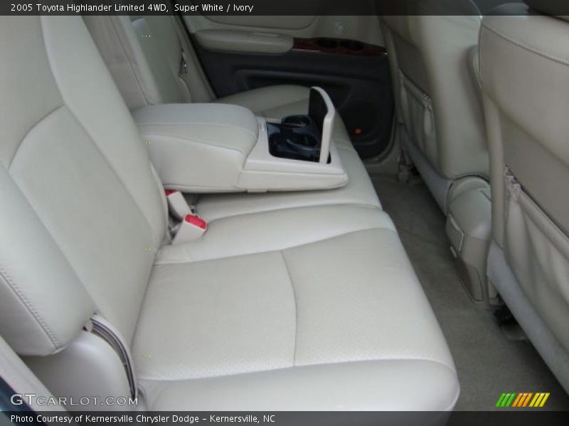 Super White / Ivory 2005 Toyota Highlander Limited 4WD
