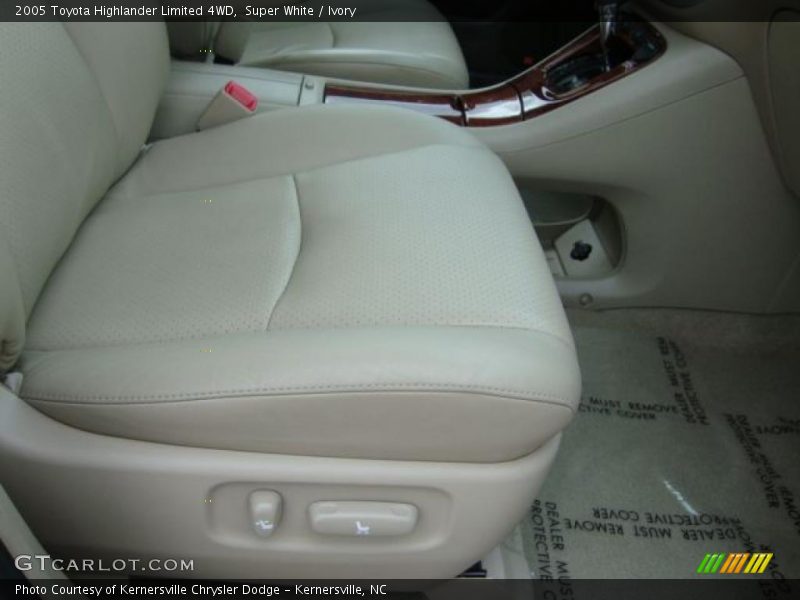 Super White / Ivory 2005 Toyota Highlander Limited 4WD