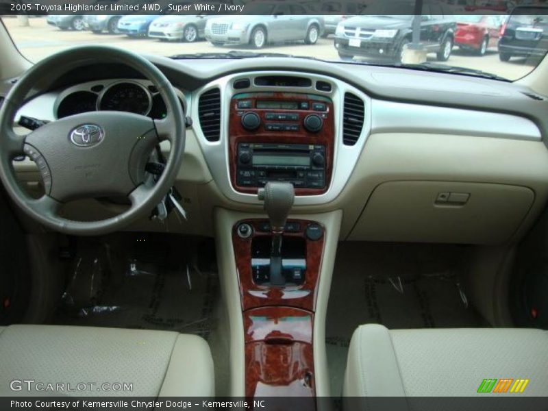 Super White / Ivory 2005 Toyota Highlander Limited 4WD