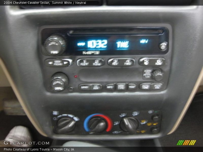 Summit White / Neutral 2004 Chevrolet Cavalier Sedan