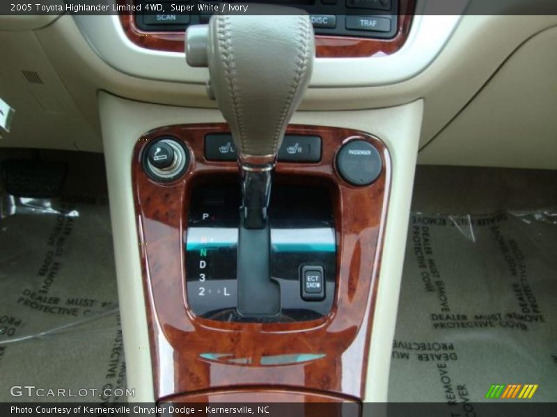 Super White / Ivory 2005 Toyota Highlander Limited 4WD