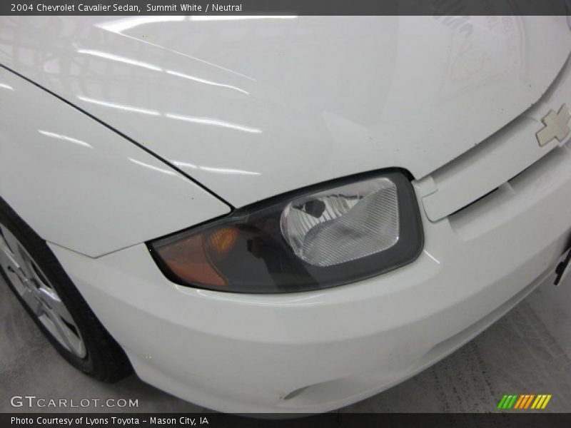 Summit White / Neutral 2004 Chevrolet Cavalier Sedan