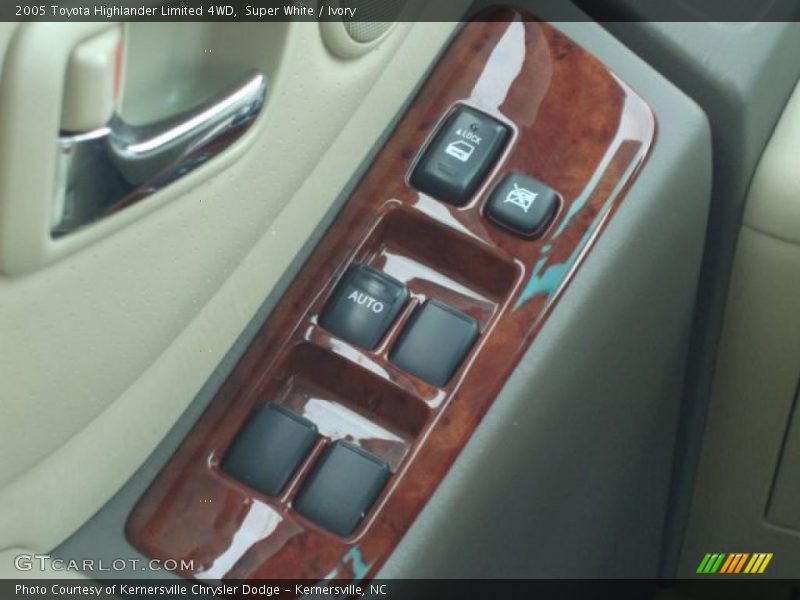 Super White / Ivory 2005 Toyota Highlander Limited 4WD
