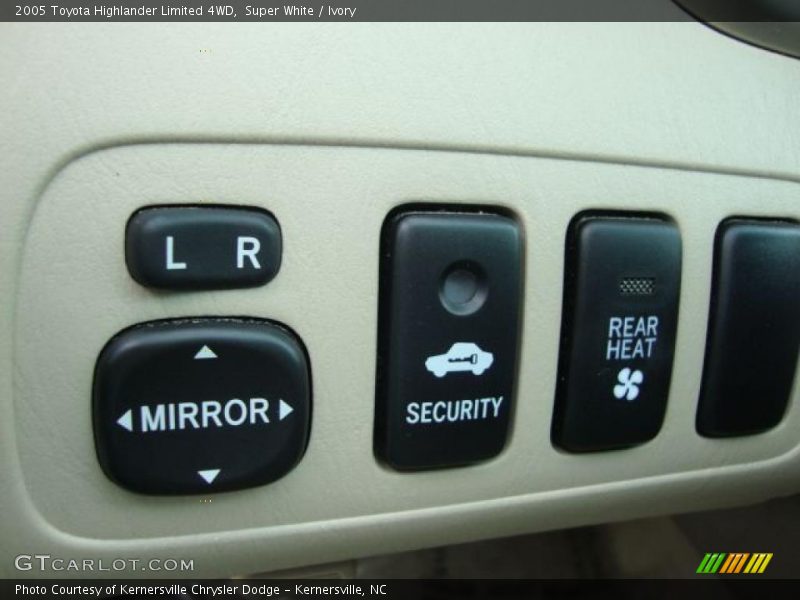 Super White / Ivory 2005 Toyota Highlander Limited 4WD