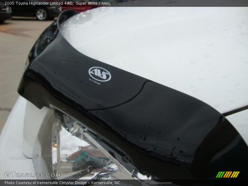 Super White / Ivory 2005 Toyota Highlander Limited 4WD