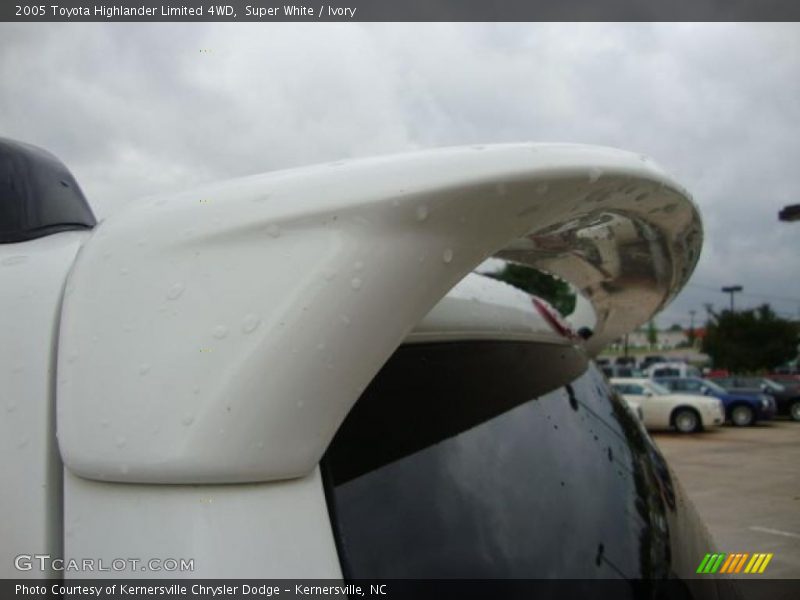 Super White / Ivory 2005 Toyota Highlander Limited 4WD