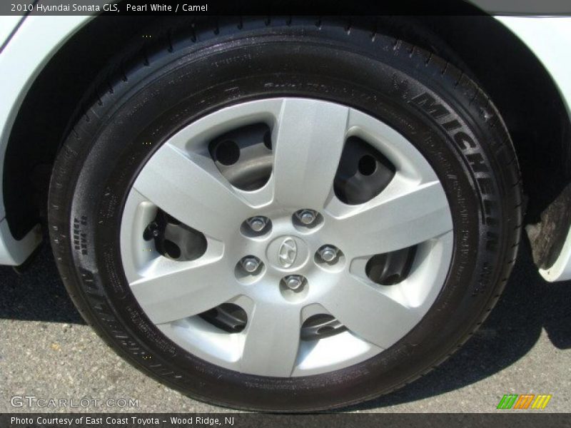Pearl White / Camel 2010 Hyundai Sonata GLS
