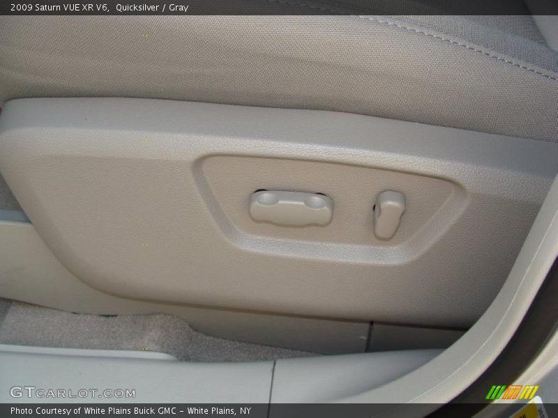 Quicksilver / Gray 2009 Saturn VUE XR V6