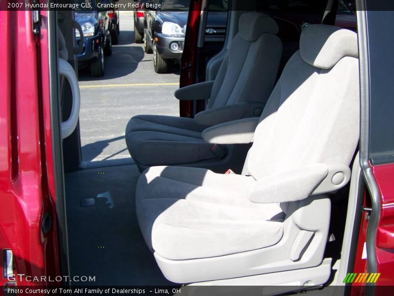 Cranberry Red / Beige 2007 Hyundai Entourage GLS