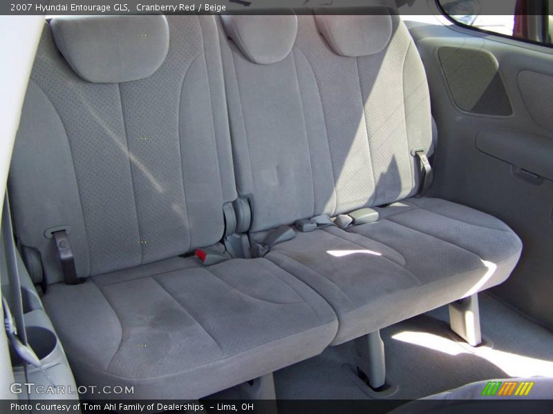Cranberry Red / Beige 2007 Hyundai Entourage GLS
