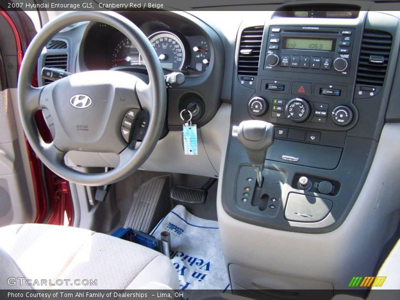 Cranberry Red / Beige 2007 Hyundai Entourage GLS