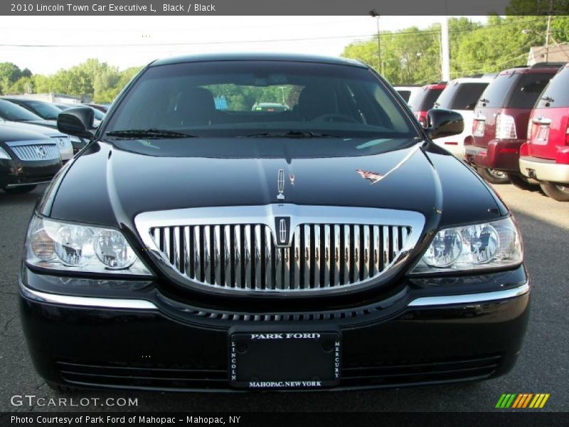 Black / Black 2010 Lincoln Town Car Executive L