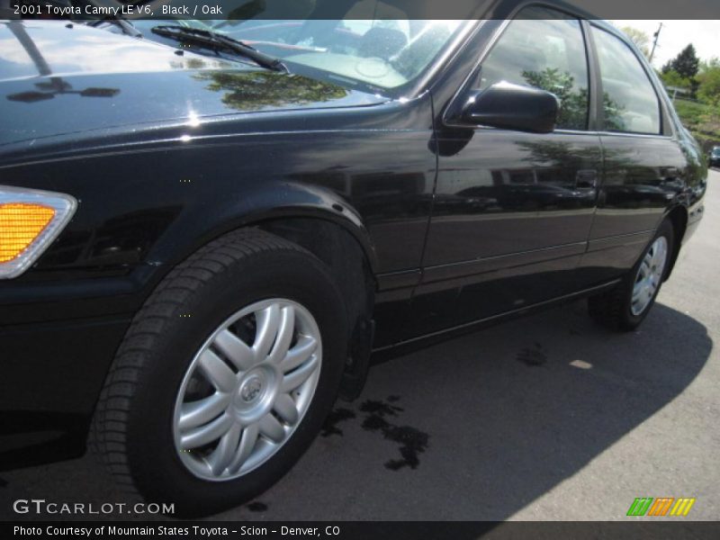 Black / Oak 2001 Toyota Camry LE V6