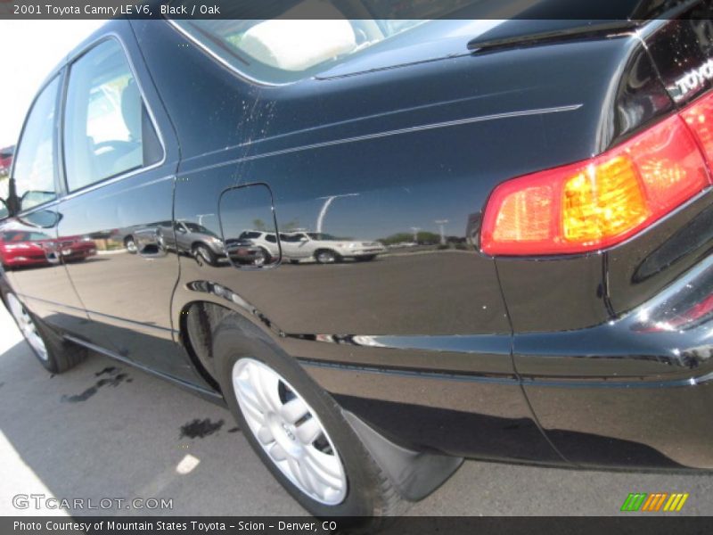 Black / Oak 2001 Toyota Camry LE V6