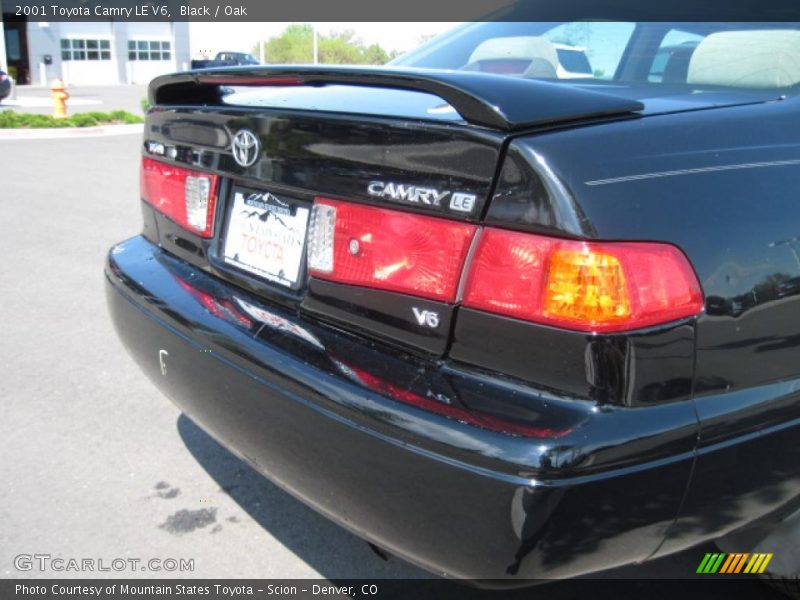 Black / Oak 2001 Toyota Camry LE V6