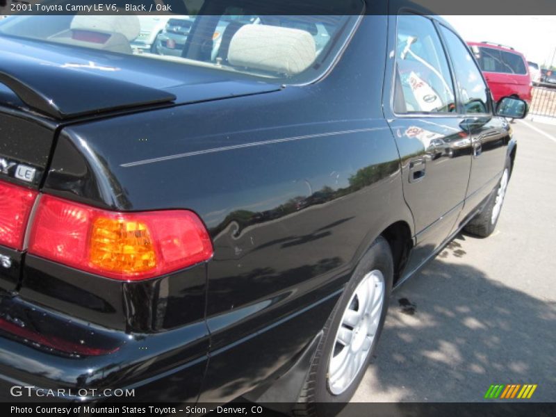 Black / Oak 2001 Toyota Camry LE V6
