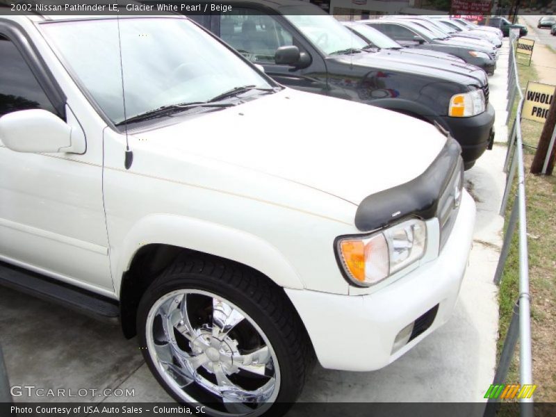 Glacier White Pearl / Beige 2002 Nissan Pathfinder LE