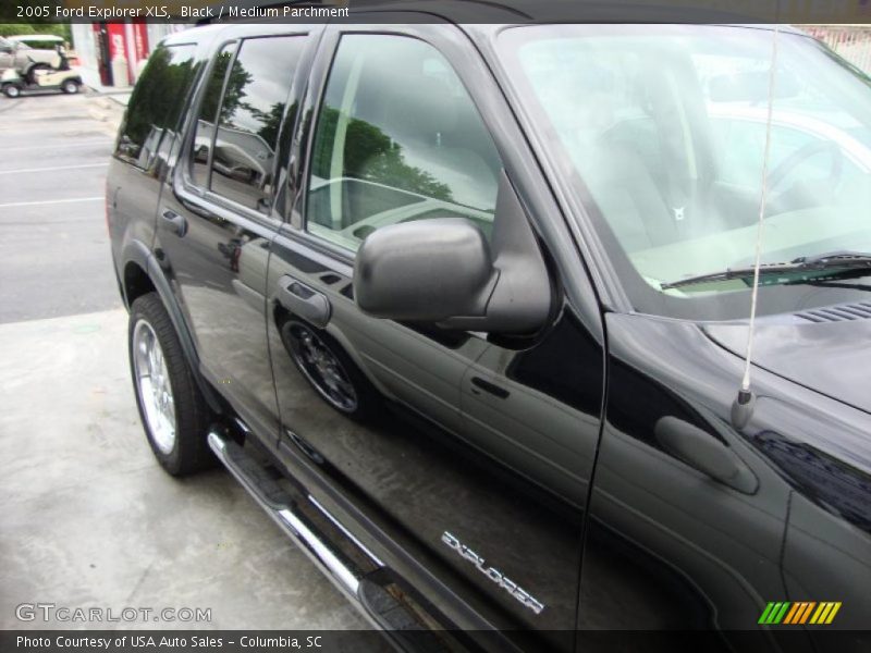Black / Medium Parchment 2005 Ford Explorer XLS