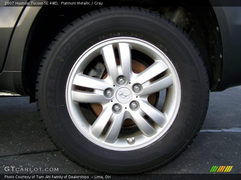 Platinum Metallic / Gray 2007 Hyundai Tucson SE 4WD