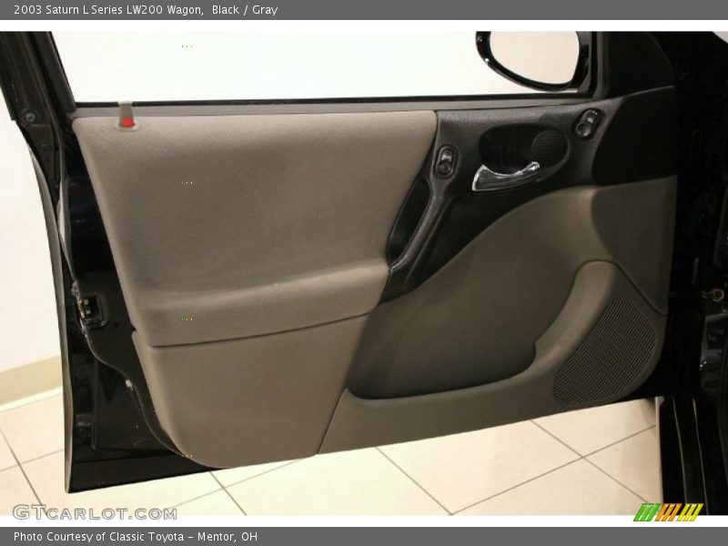 Black / Gray 2003 Saturn L Series LW200 Wagon