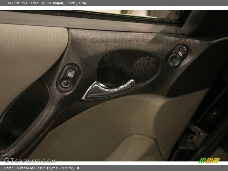 Black / Gray 2003 Saturn L Series LW200 Wagon