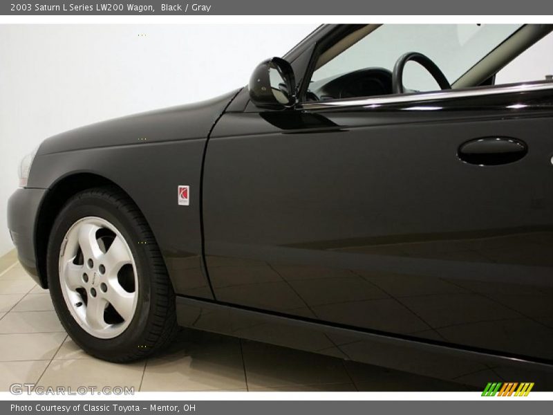 Black / Gray 2003 Saturn L Series LW200 Wagon