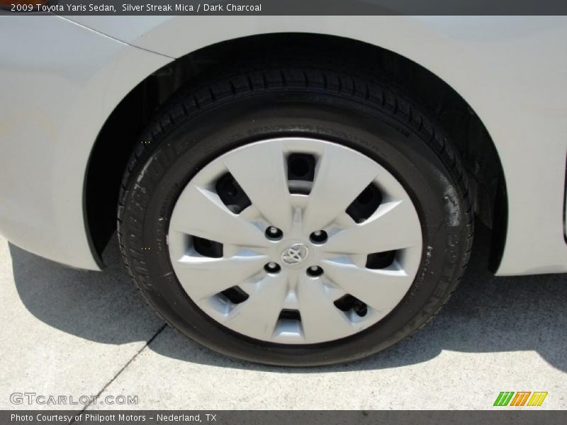 Silver Streak Mica / Dark Charcoal 2009 Toyota Yaris Sedan