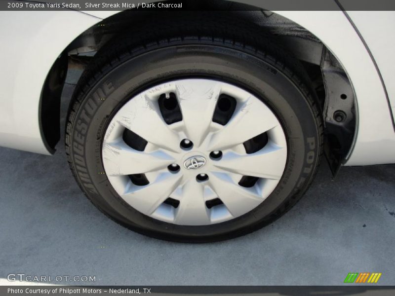 Silver Streak Mica / Dark Charcoal 2009 Toyota Yaris Sedan