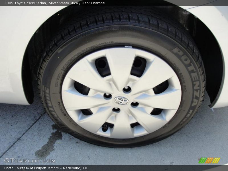 Silver Streak Mica / Dark Charcoal 2009 Toyota Yaris Sedan