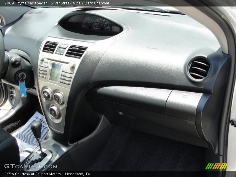 Silver Streak Mica / Dark Charcoal 2009 Toyota Yaris Sedan