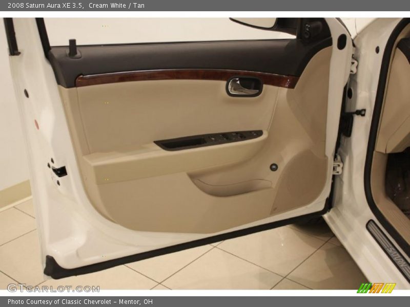 Cream White / Tan 2008 Saturn Aura XE 3.5