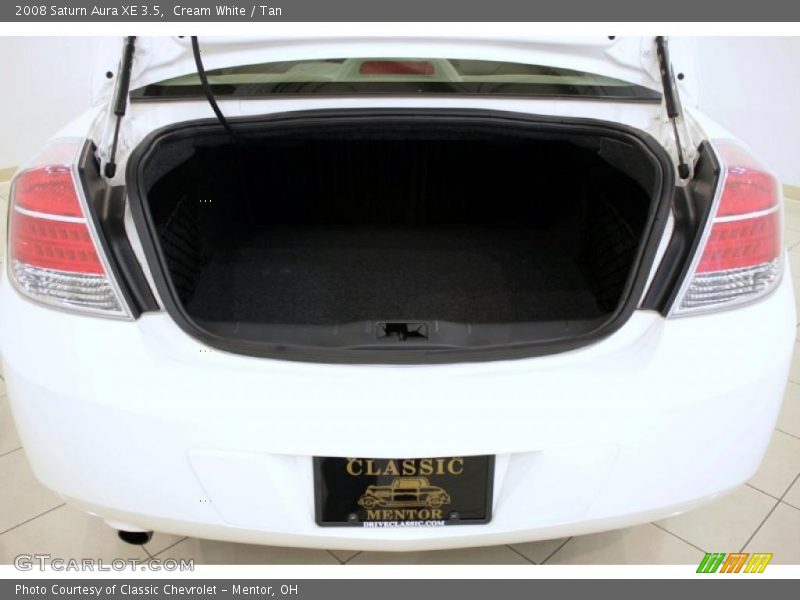 Cream White / Tan 2008 Saturn Aura XE 3.5