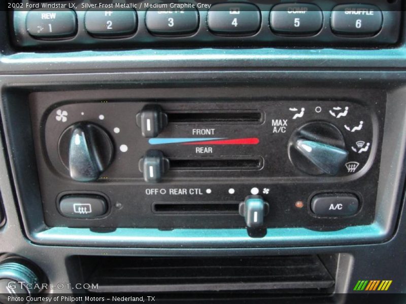 Silver Frost Metallic / Medium Graphite Grey 2002 Ford Windstar LX