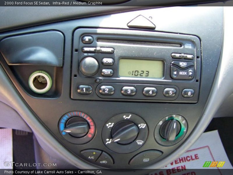 Infra-Red / Medium Graphite 2000 Ford Focus SE Sedan