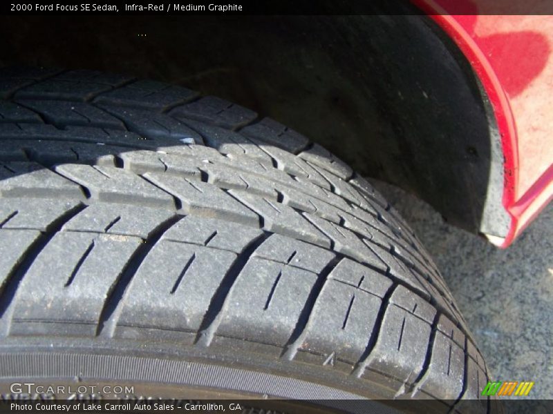 Infra-Red / Medium Graphite 2000 Ford Focus SE Sedan