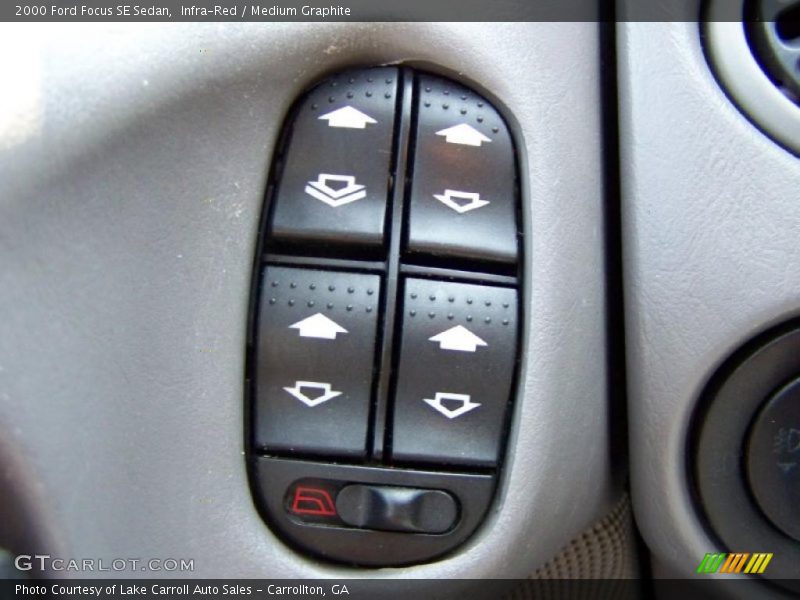 Infra-Red / Medium Graphite 2000 Ford Focus SE Sedan