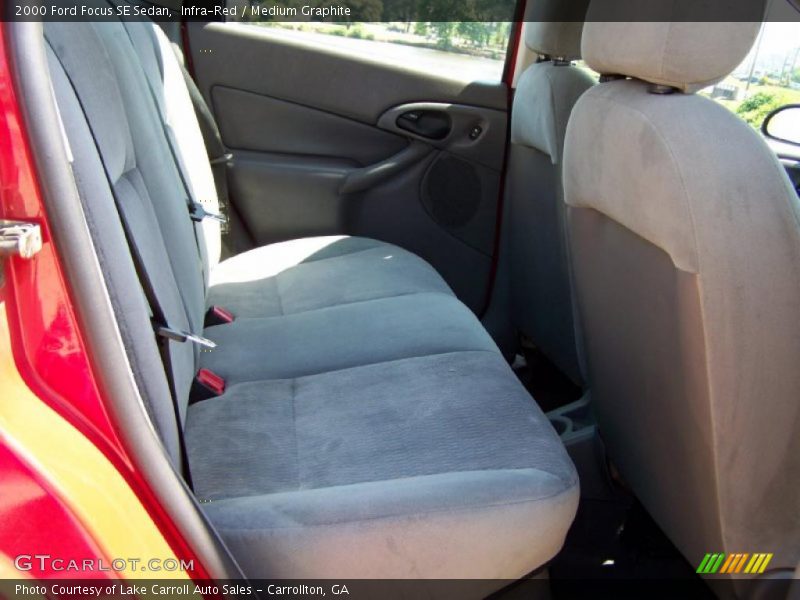 Infra-Red / Medium Graphite 2000 Ford Focus SE Sedan