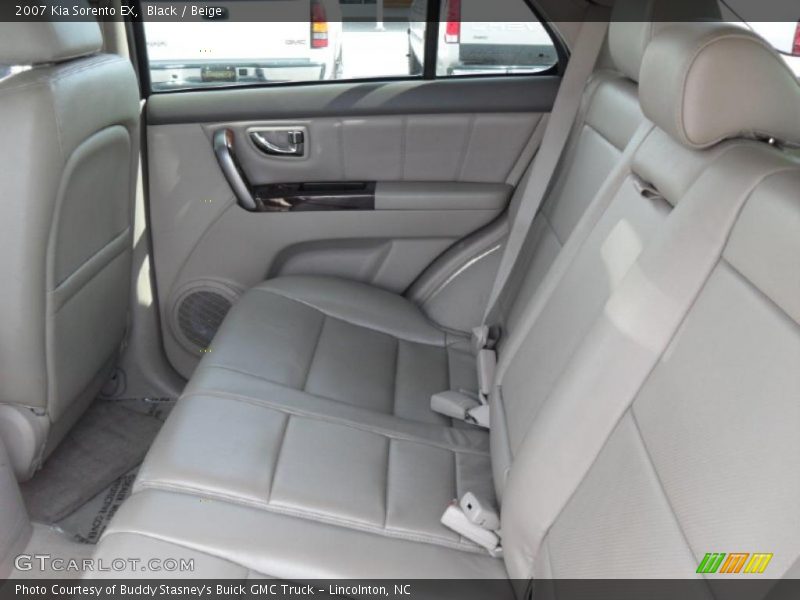 Black / Beige 2007 Kia Sorento EX