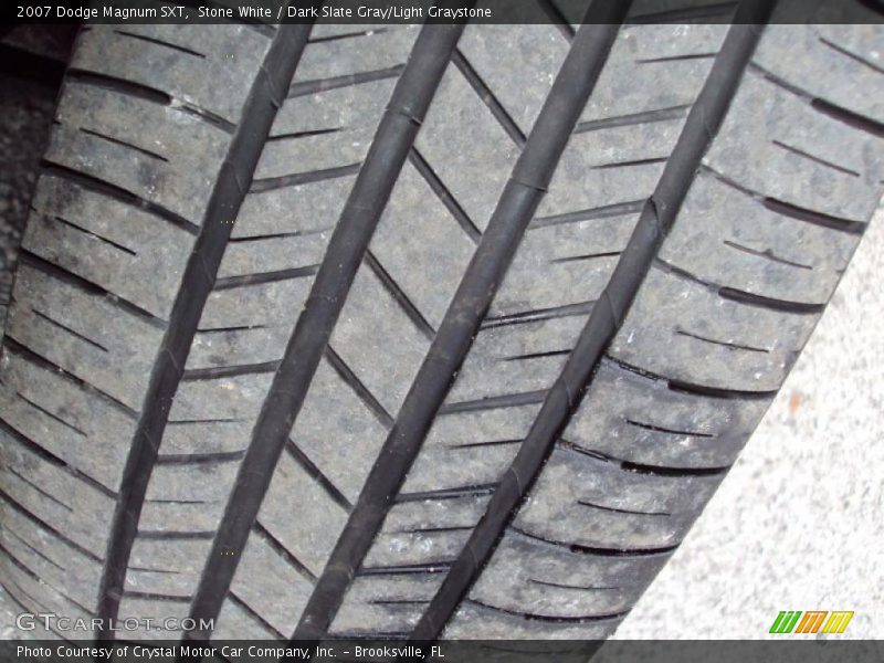 Stone White / Dark Slate Gray/Light Graystone 2007 Dodge Magnum SXT