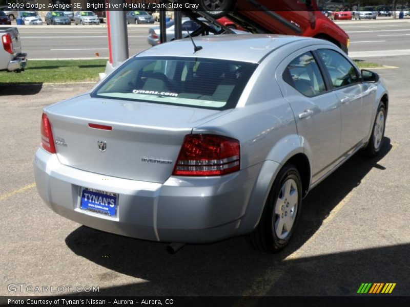Bright Silver Metallic / Dark Slate Gray 2009 Dodge Avenger SE