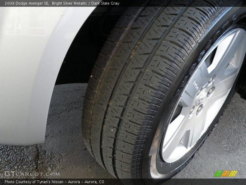Bright Silver Metallic / Dark Slate Gray 2009 Dodge Avenger SE