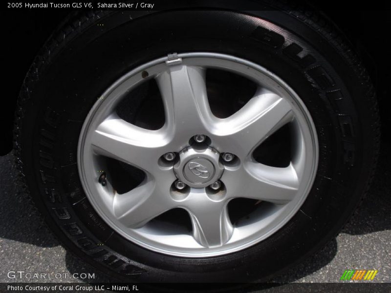 Sahara Silver / Gray 2005 Hyundai Tucson GLS V6