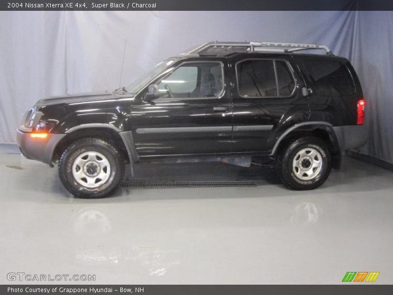 Super Black / Charcoal 2004 Nissan Xterra XE 4x4