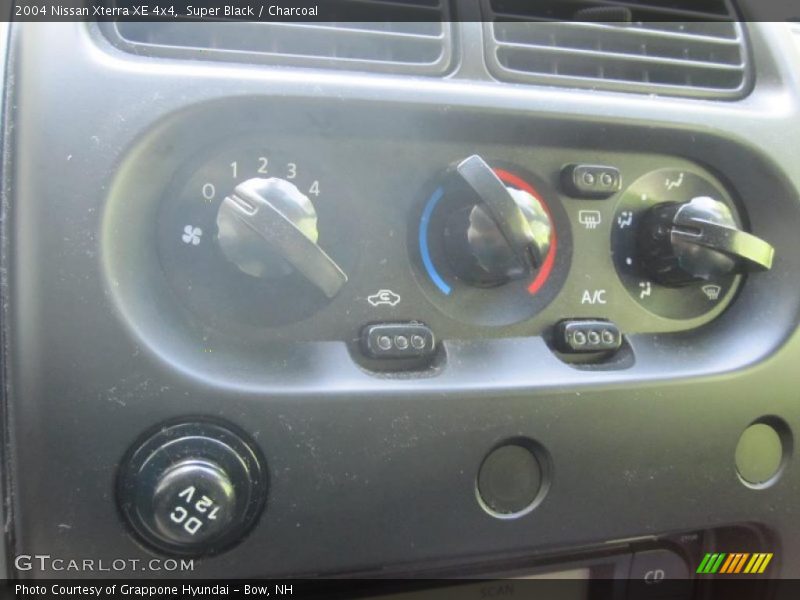 Super Black / Charcoal 2004 Nissan Xterra XE 4x4