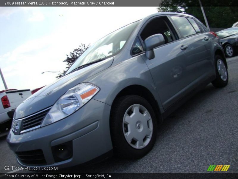 Magnetic Gray / Charcoal 2009 Nissan Versa 1.8 S Hatchback