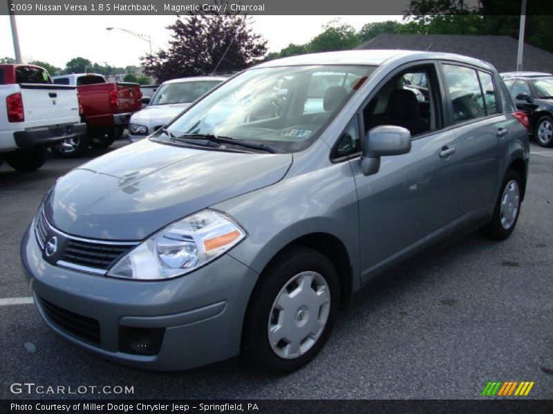 Magnetic Gray / Charcoal 2009 Nissan Versa 1.8 S Hatchback