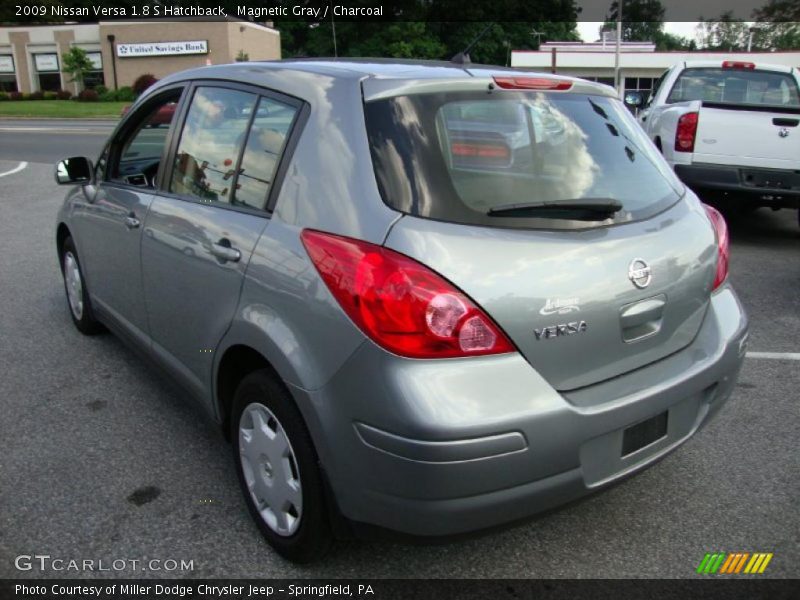 Magnetic Gray / Charcoal 2009 Nissan Versa 1.8 S Hatchback