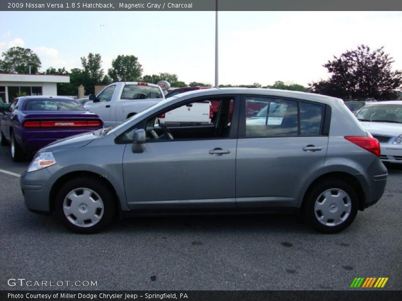 Magnetic Gray / Charcoal 2009 Nissan Versa 1.8 S Hatchback